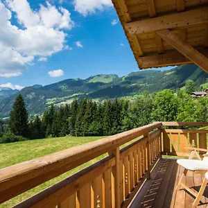 https://chalet-carnauba.hotels-rhonealpes.com